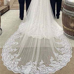 Elegant White Lace Wedding Veil